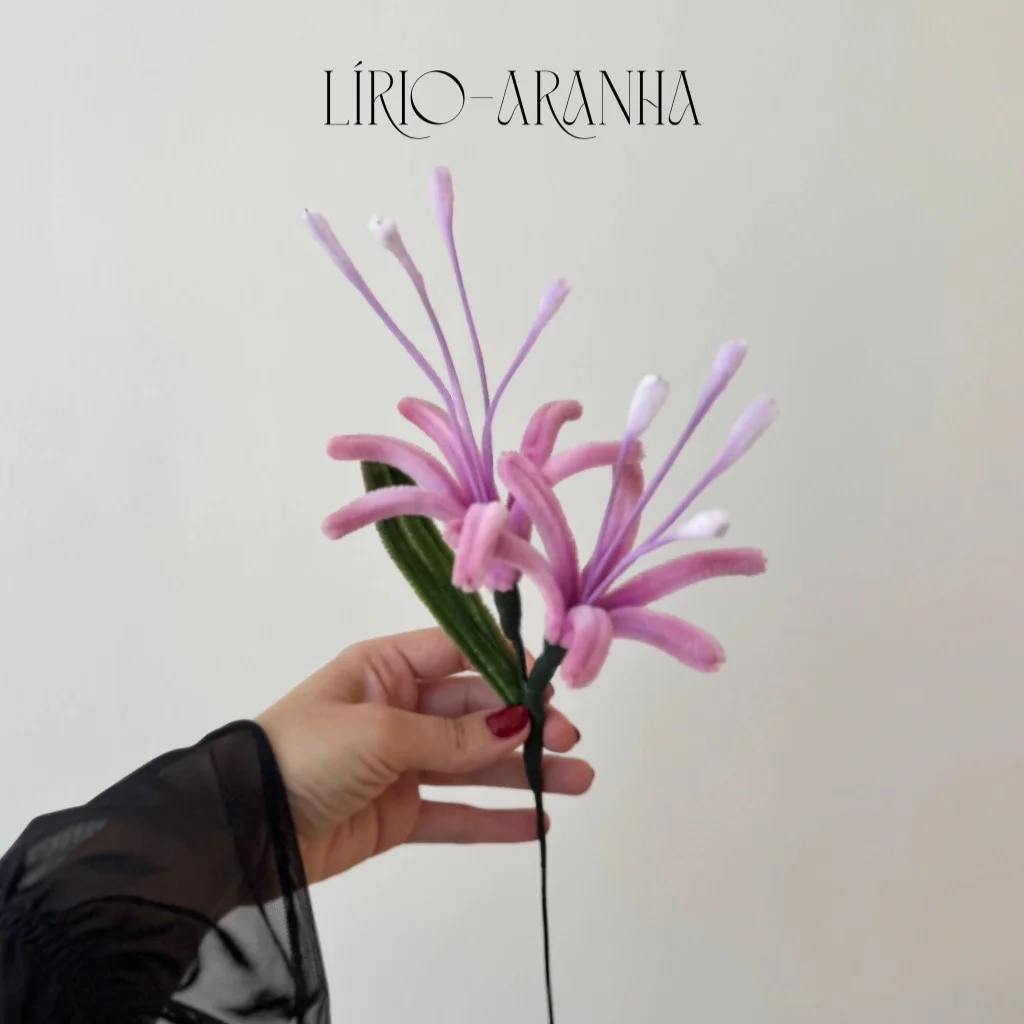 Flor de Chenille - Lírio Aranha