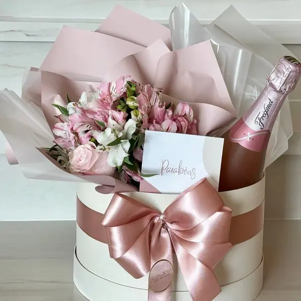 Gift Box Flores e Espumante Rosé — Presente de Aniversário personalizado em Campo Grande MS