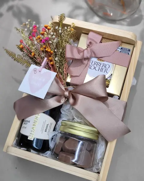Gift Box Chandon e Chocolates — Presente de Aniversário personalizado em Campo Grande MS
