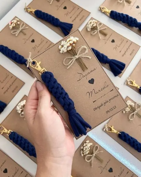 Chaveiro Macramê Azul Marinho — Presente e Lembrancinhas de Casamento personalizado em Campo Grande MS
